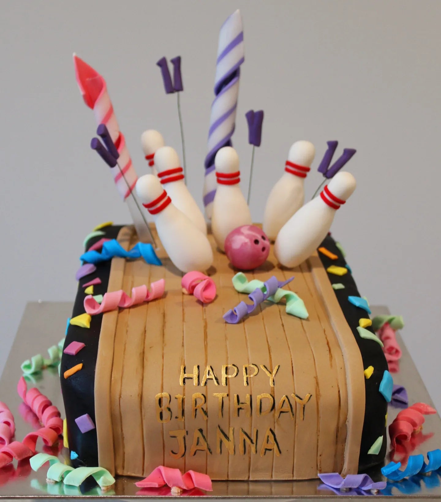 Ten pin bowling cake